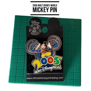 A Collectible 2005 Walt Disney World Mickey Pin